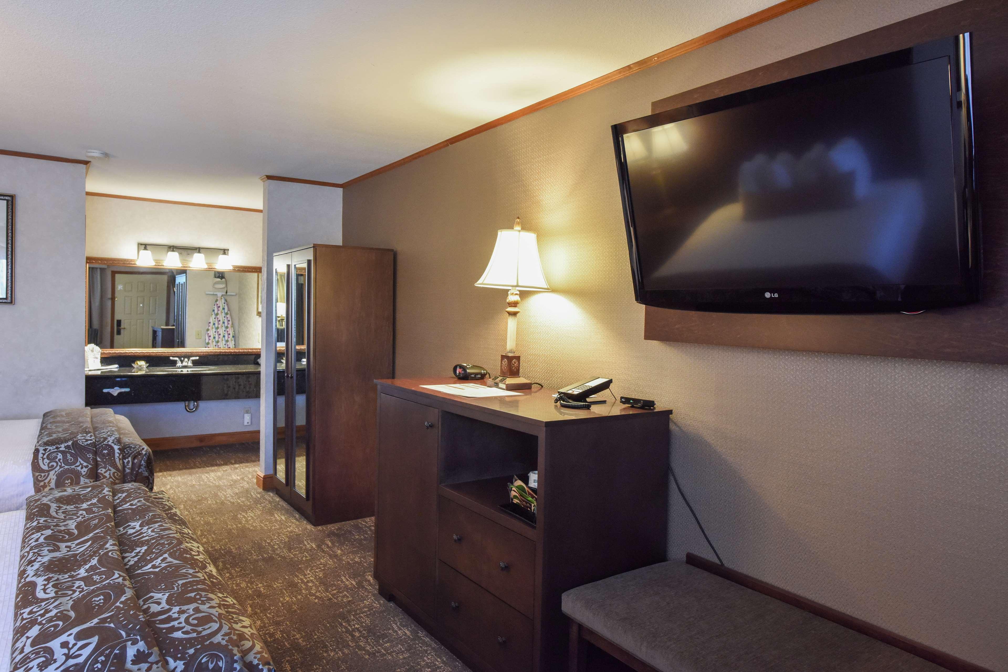 Best Western Plus Dockside Waterfront Inn Mackinaw City Exterior photo