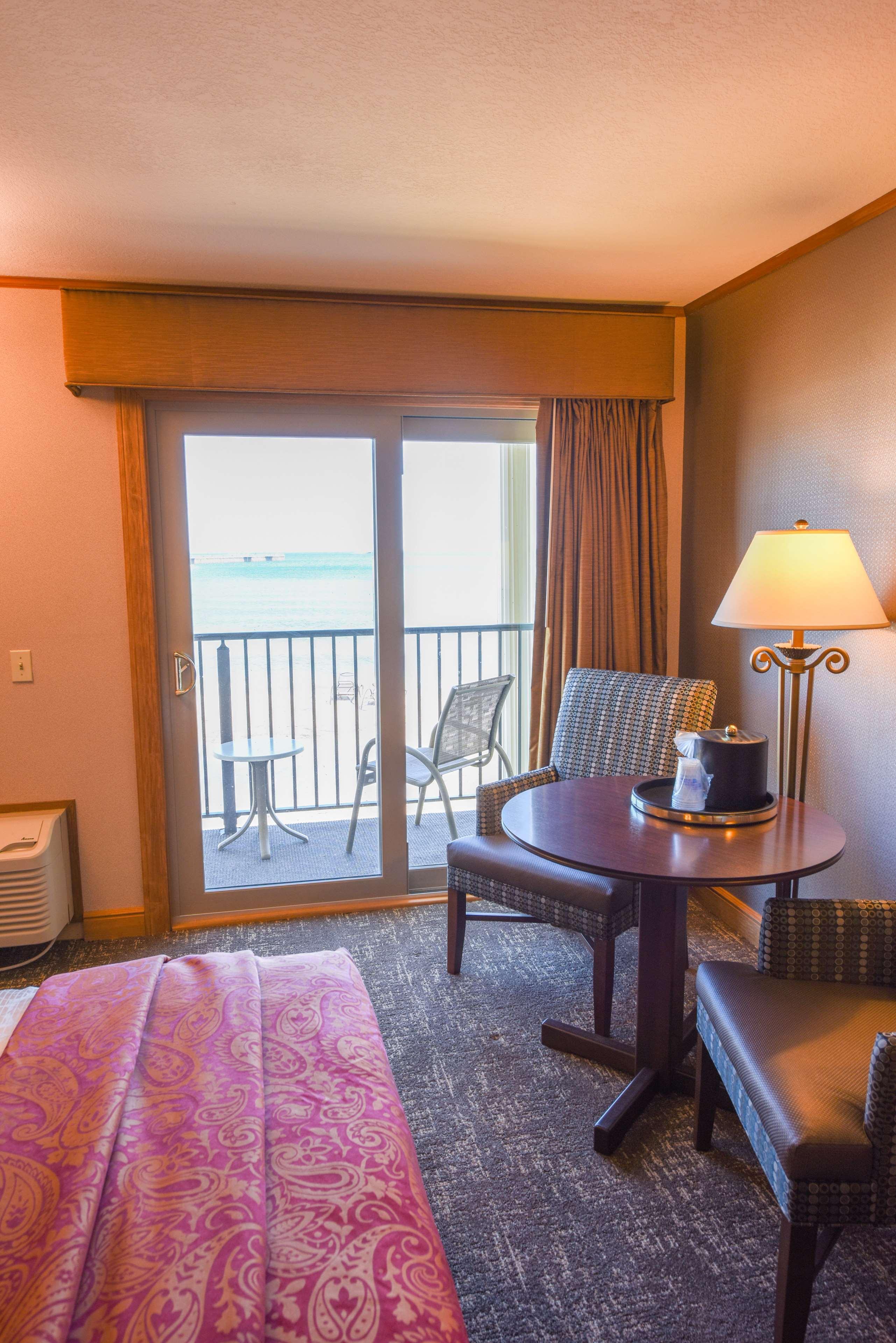 Best Western Plus Dockside Waterfront Inn Mackinaw City Exterior photo
