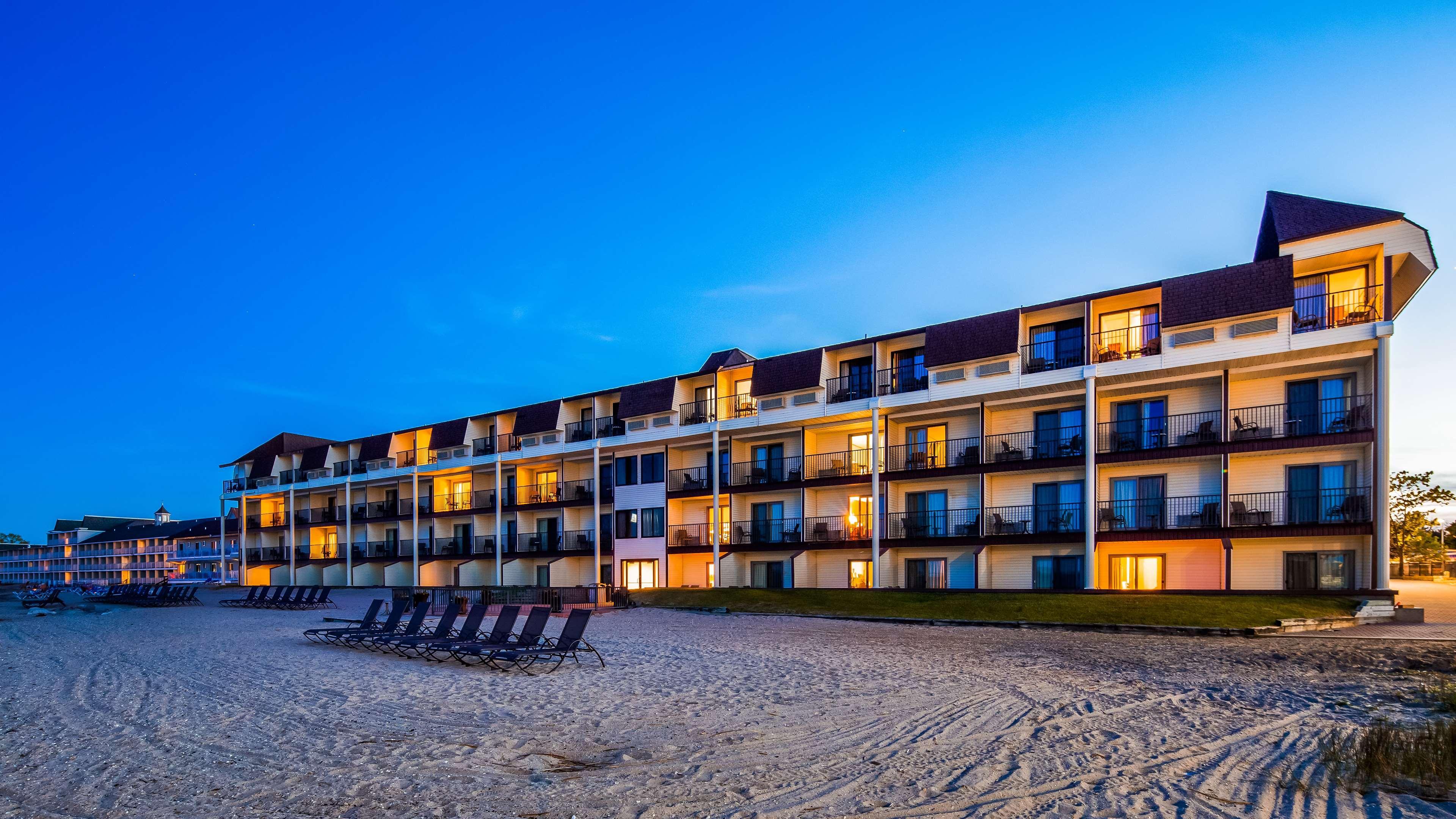 Best Western Plus Dockside Waterfront Inn Mackinaw City Exterior photo