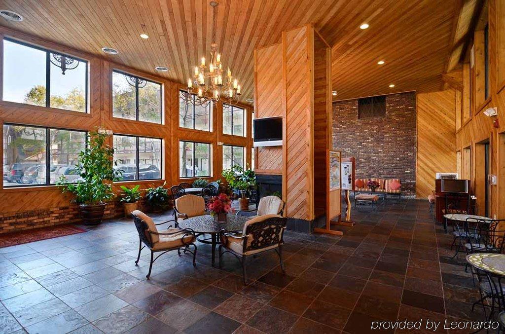 Best Western Plus Dockside Waterfront Inn Mackinaw City Interior photo