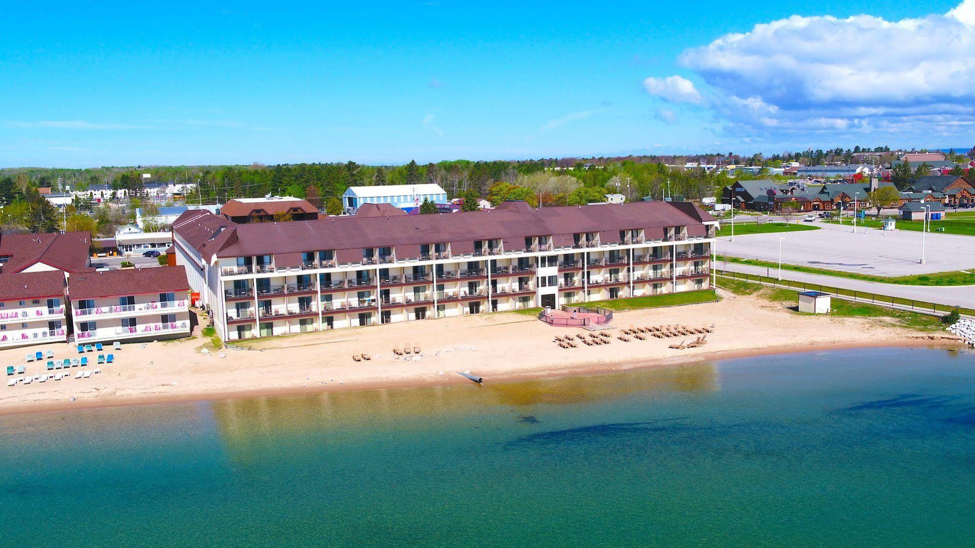 Best Western Plus Dockside Waterfront Inn Mackinaw City Exterior photo