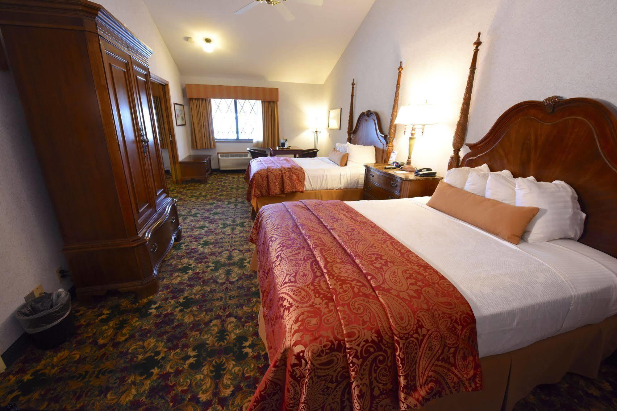 Best Western Plus Dockside Waterfront Inn Mackinaw City Exterior photo