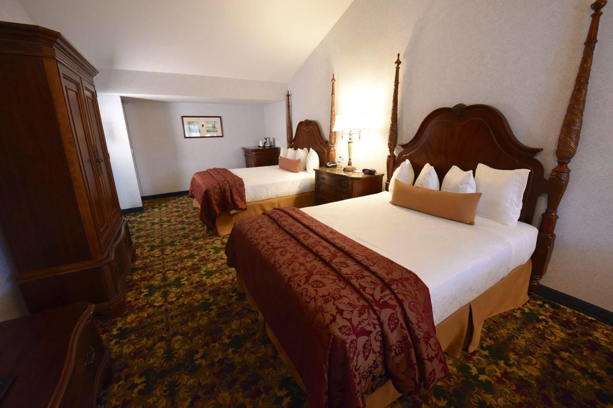 Best Western Plus Dockside Waterfront Inn Mackinaw City Exterior photo