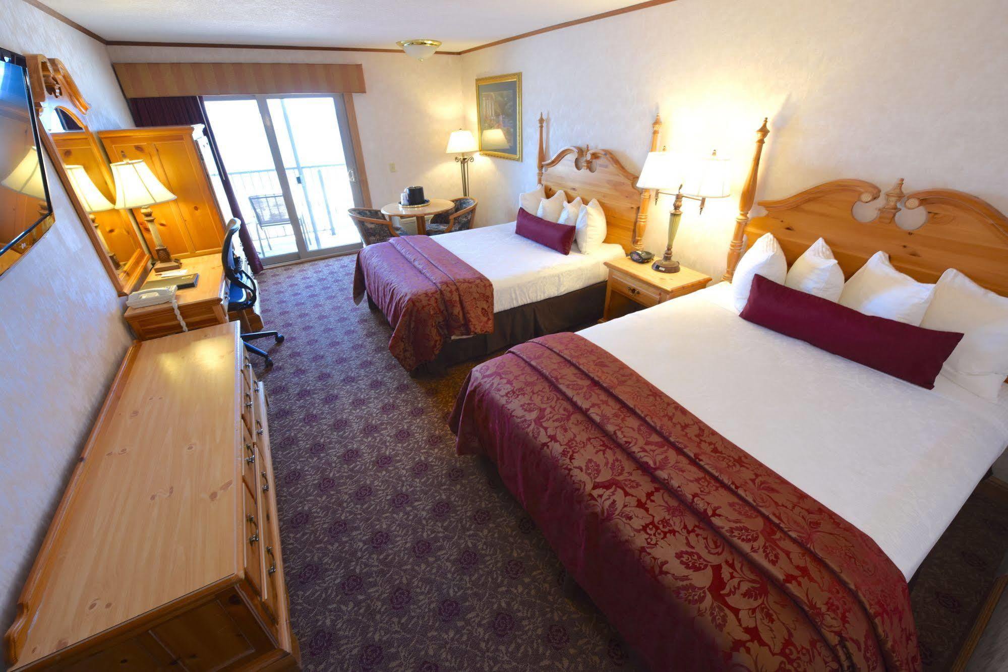 Best Western Plus Dockside Waterfront Inn Mackinaw City Exterior photo