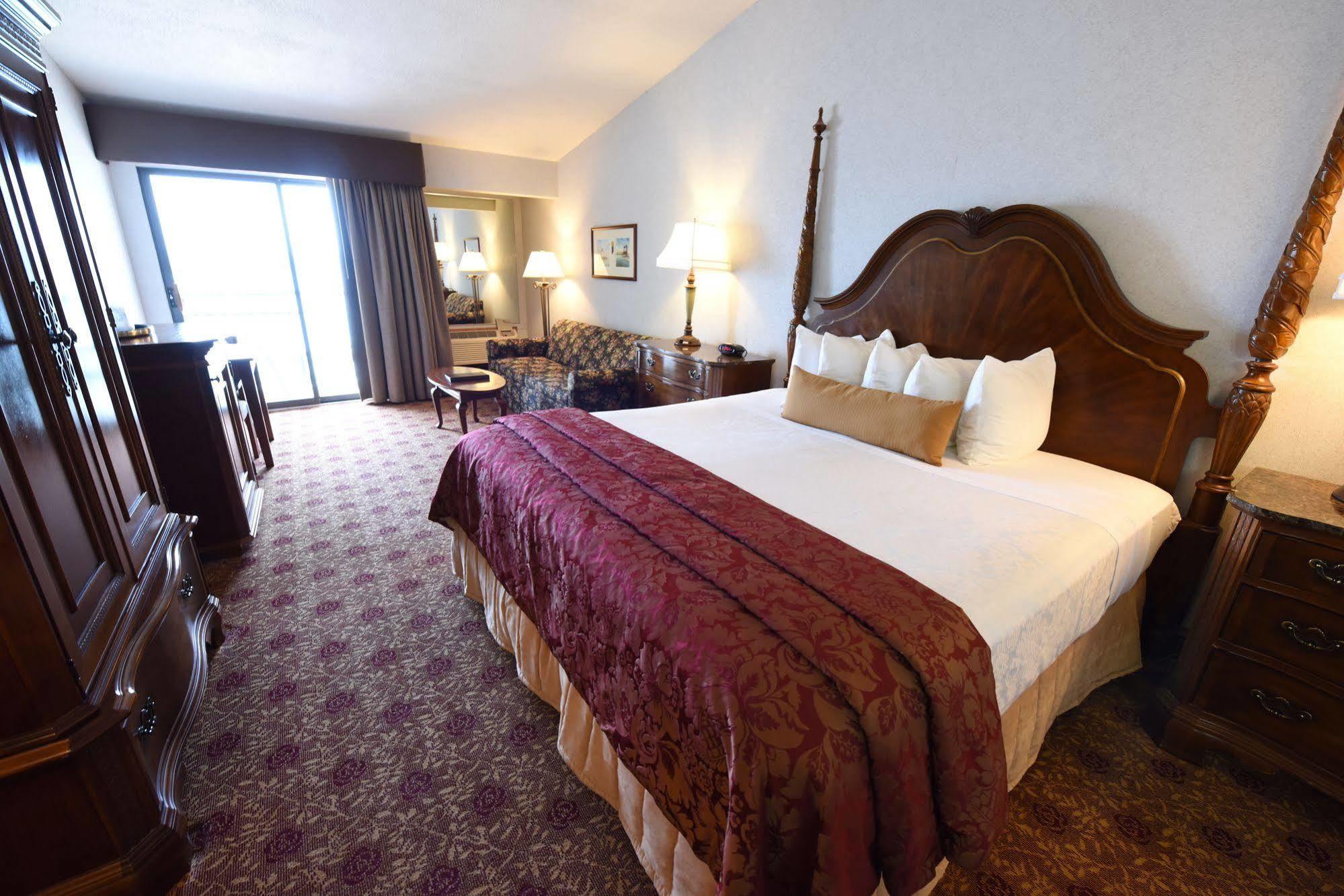 Best Western Plus Dockside Waterfront Inn Mackinaw City Exterior photo