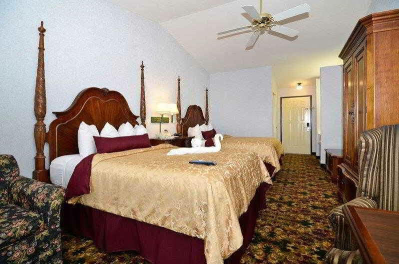 Best Western Plus Dockside Waterfront Inn Mackinaw City Exterior photo